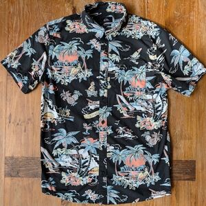 Quiksilver Black Casual Button Down Shirt with Tropical Print Size Small Regular